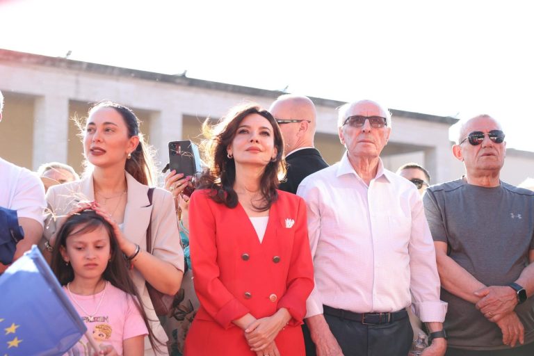 Spiropali uron 35-vjetorin e PS: Hija ime nuk di dhunë, por frymëzim lirie dhe punë