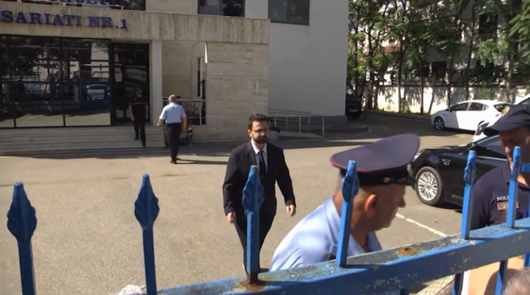 Avokati i Popullit nis hetim për ndërhyrjen e Policisë në protestën para Parlamentit
