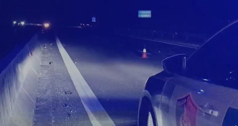Pasi u përplas nga një automjet dhe u godit nga një tjetër, humb jetën 37-vjeçari në Lushnjë