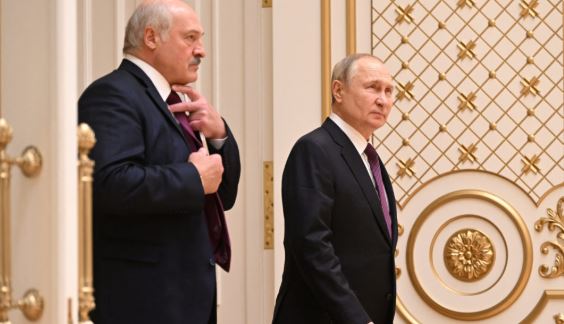 Presidenti i Bjellorusisë, Lukashenko niset drejt Moskës, takim me Putinin