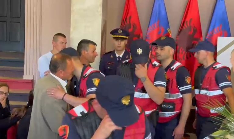“Shqiponjat” në lot, i japin lamtumirën e fundit kolegut të tyre