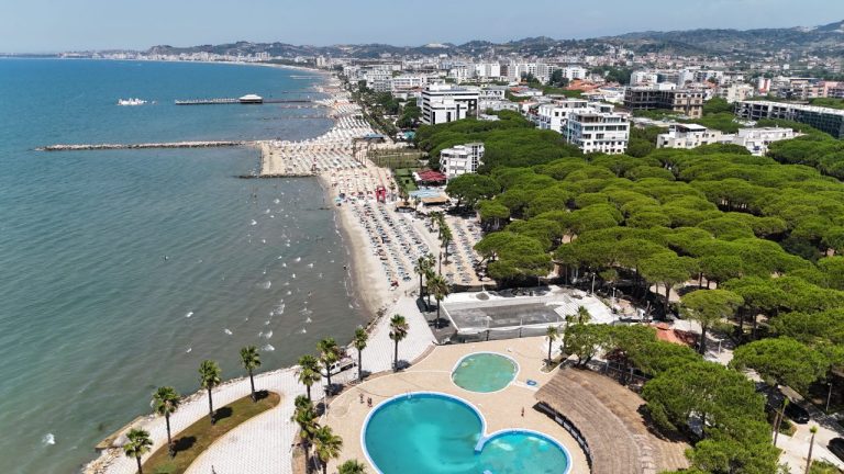 Golem kthehet në epiqendër turistike, rritje rekord e qirave afatshkurtra