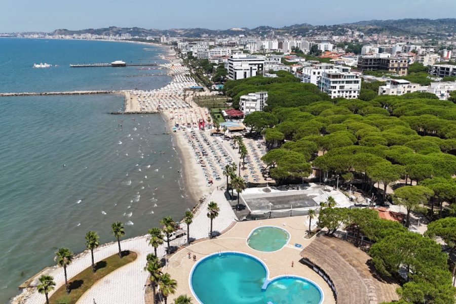 Golemi kthehet në epiqendër turistike, rritje rekord e qirave afatshkurtra