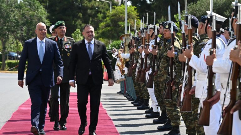 Ministri Nufi vizitë në Athinë, pritet nga Dendias. Në fokus forcimi i bashkëpunimit dypalësh në mbrojtje