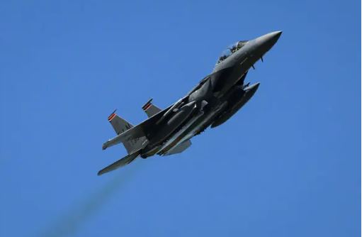 NYT: Trump planifikon të tërheqë një të tretën e avionëve luftarakë nga Evropa