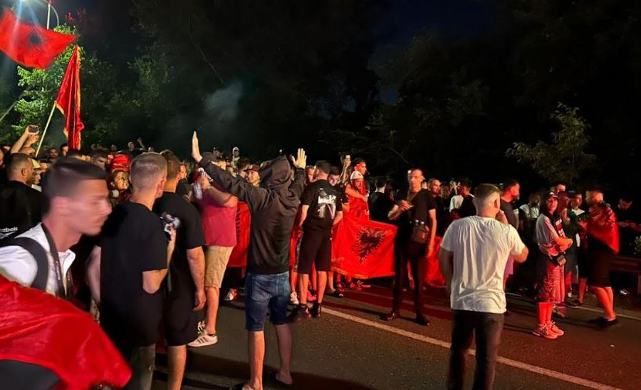 Protestuesit tërhiqen nga marshimi në Rinas pas bllokimit nga policia. Kthehen për në Tiranë