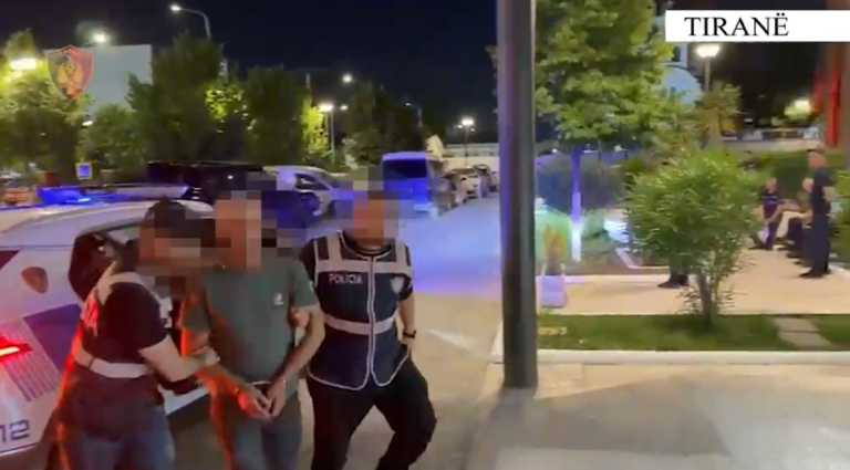 Policia zbulon armë në një banesë në Allgjatë të Vaqarrit, pranga 43-vjeçarit