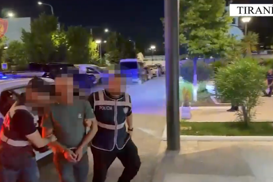 Policia zbulon armë në një banesë në Allgjatë të Vaqarrit, pranga 43-vjeçarit