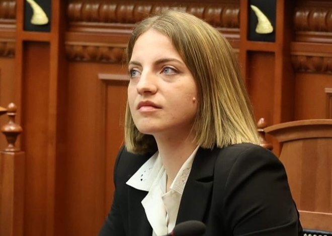 Bajrat kallëzojnë Marjana Koçekun në SPAK