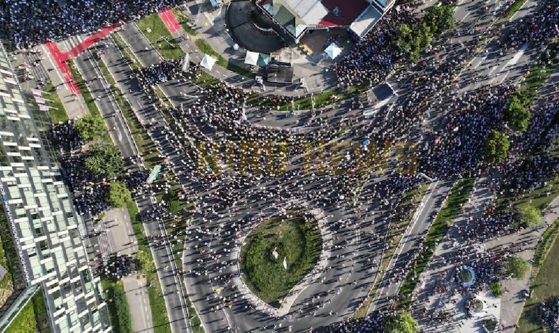 Protesta masive në Novi Sad, mijëra qytetarë kërkojnë zgjedhje të parakohshme në Serbi