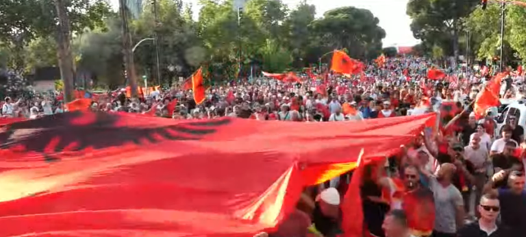 Protesta në Tiranë, diaspora i bashkohet marshimit drejt Kryeministrisë