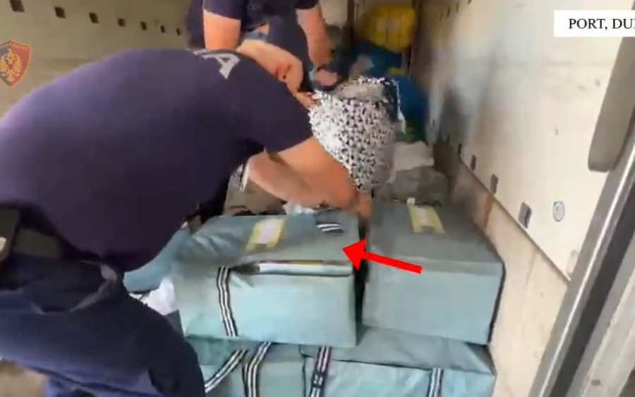 Sekuestrohen 798 steka cigare kontrabandë në një makinë dhe në një traget në Portin e Durrësit