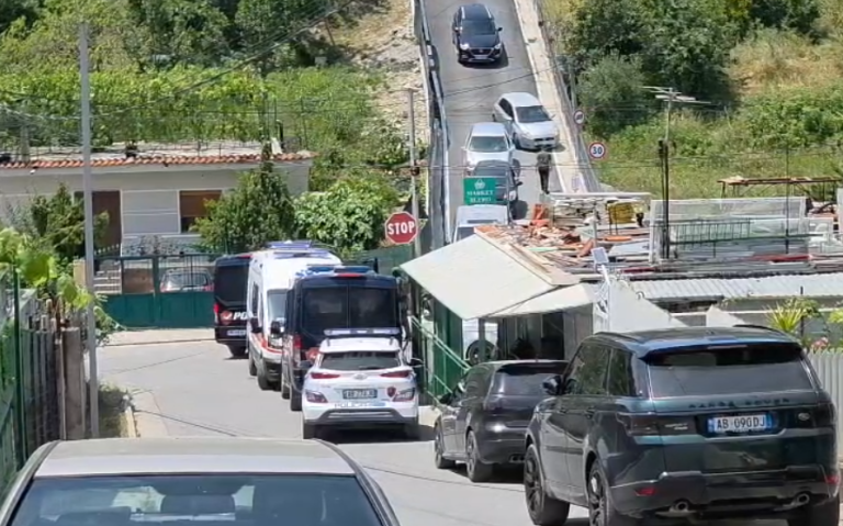 Vrasja në Kamëz, i riu u paraqit pa shenja jete në spital. Identifikohen viktima dhe autori (EMRAT)