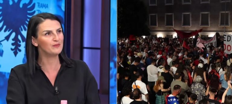 Deputetja e PS: Protesta në përgjithësi qytetare, vajtja në Rinas nuk ishte një imazh i mirë