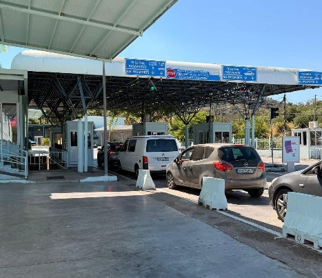 Kakavijë, vera rrit fluksin në kufi, 4 mijë persona dhe 1500 automjete lëvizën në 24-orë