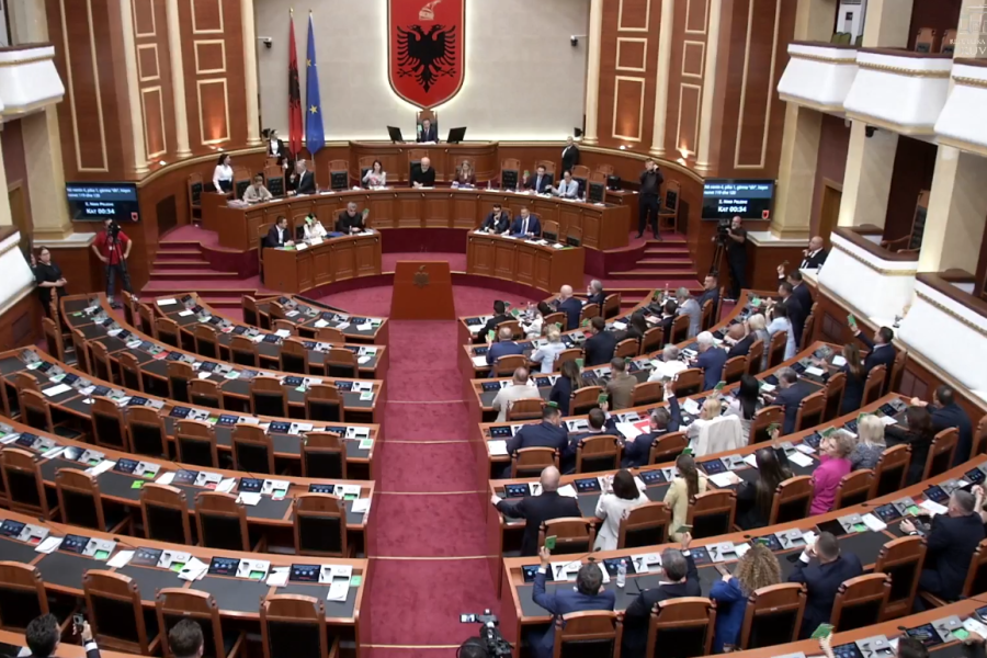 Rama i pranishëm në seancën plenare, votohet me 84 vota pro amnistia penale