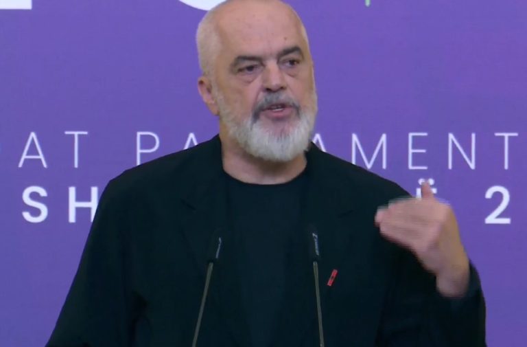 “Sheshi i protestës, vendi për të ushqyer algoritmin”, Rama: Demokracia përballë njeriut që s’ka krijuar kurrë asgjë