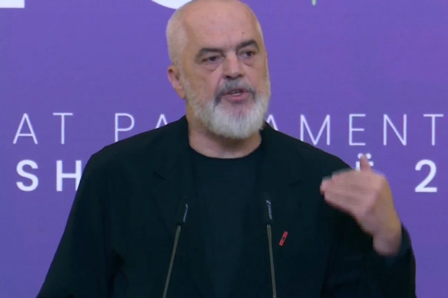 “Sheshi i protestës, vendi për të ushqyer algoritmin”, Rama: Demokracia përballë njeriut që s’ka krijuar kurrë asgjë