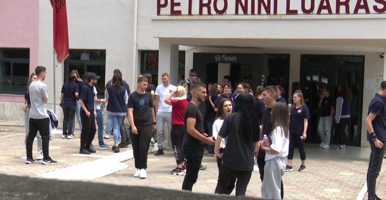 Matura Shtetërore 2026, më shumë nota 10 dhe më pak ngelës në Matematikë