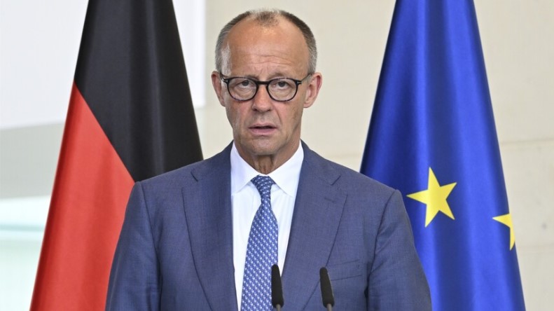 Merz pas deklaratës së Hegseth për rishikimin e trupave amerikane: Aleatët e NATO-s do të forcojnë shtyllën evropiane