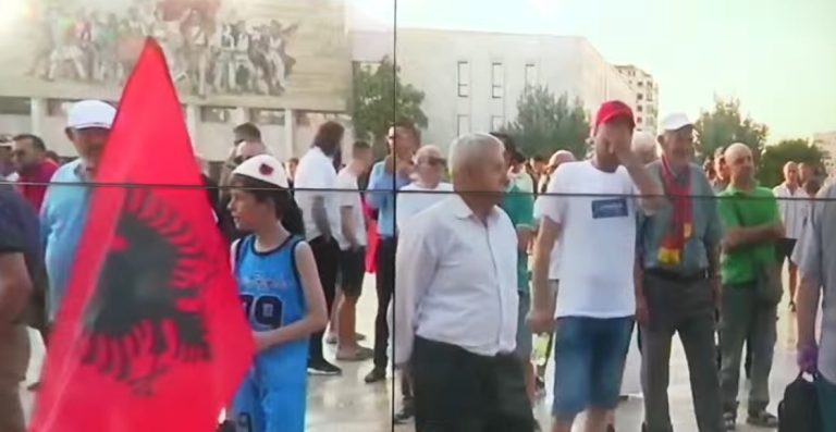 Dita e 28-të e protestës, nis grumbullimi i qytetarëve në Sheshin “Skënderbej”