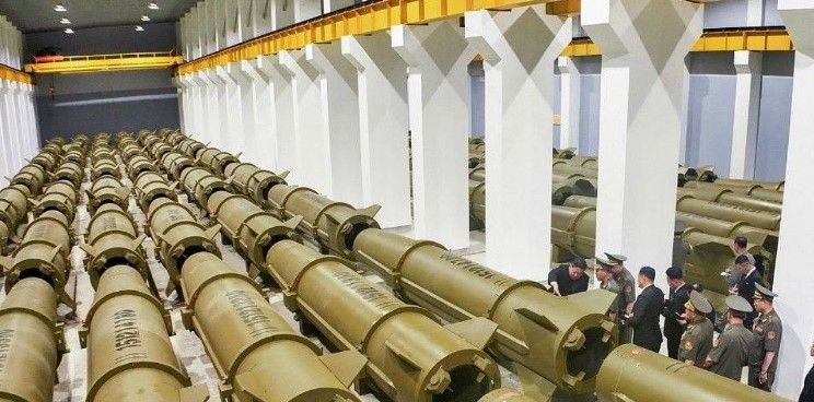 Koreja e Veriut dënon shitjen e raketave amerikane prej 300 milionë dollarësh për Seulin