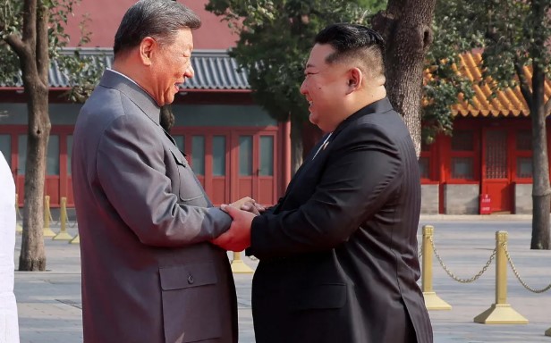 Miqësi apo ndikim, pse po e viziton Xi Jinping Korenë e Veriut?