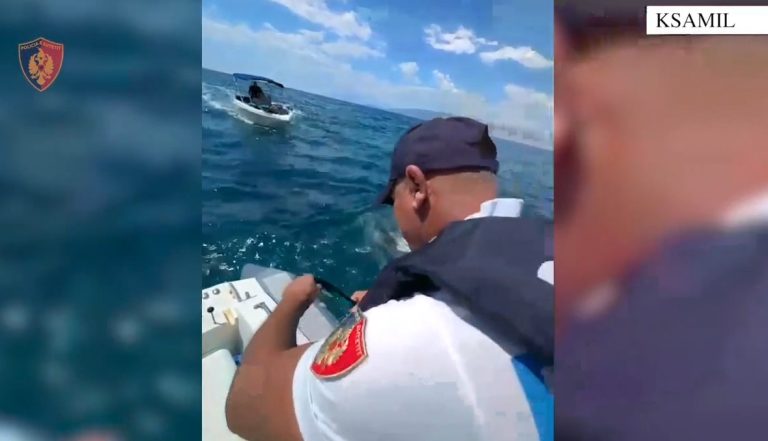 Skafi po fundosej në det, shpëtohen dy turistët ukrainas në Ksamil (VIDEO)