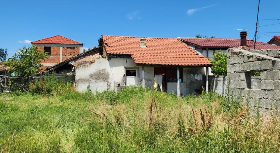 55-vjeçarja gjendet e pajetë në banesën e saj në Sheqeras, dyshohet se kishte disa ditë që kishte vdekur