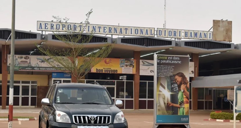 Persona të armatosur sulmojnë aeroportin e Nigerit, vriten 11 anëtarë të forcave të sigurisë dhe 2 civilë