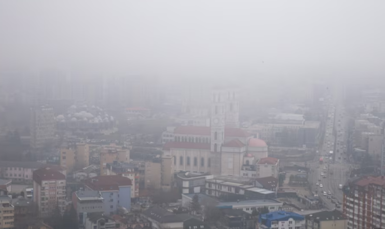 Termocentralet e vjetruara në Ballkanin Perëndimor ndotin 6.6 herë mbi limitin e lejuar