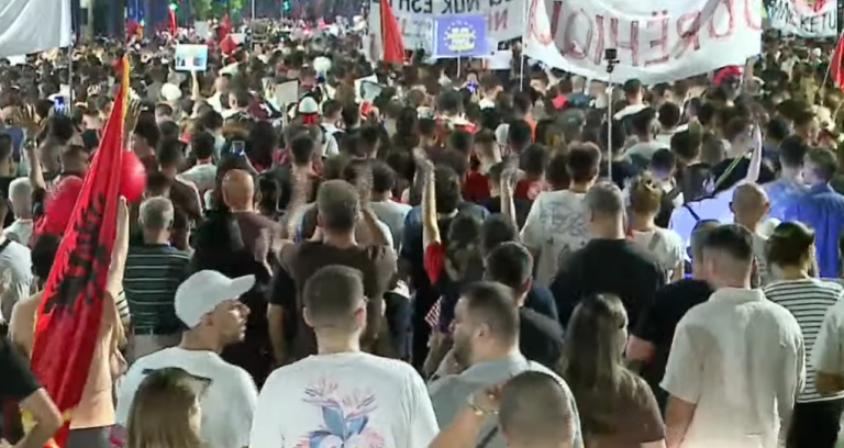 Dita e 24-të e protestës, qytetarët nisin marshimin në rrugët e Tiranës