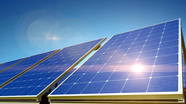 Energjia diellore i kursen 12.8 miliardë euro për Evropën mes krizës së naftës dhe gazit