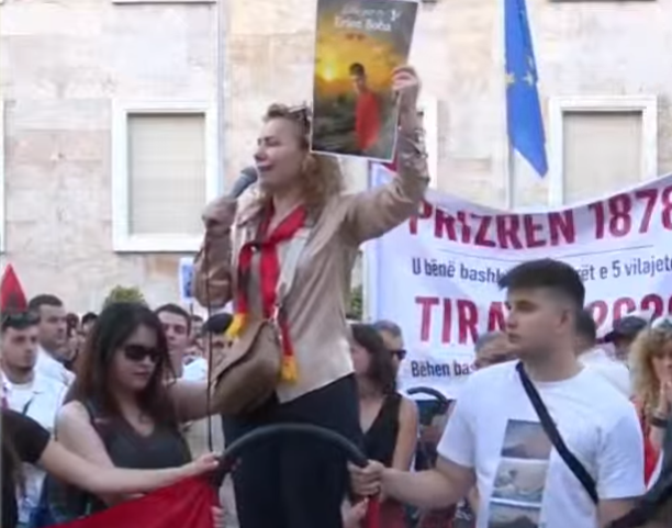 Halla e Erjon Bobës: Vdiq se u fikën dritat gjatë operacionit! Dhimbja jonë do shërohet kur të shërohet Shqipëria