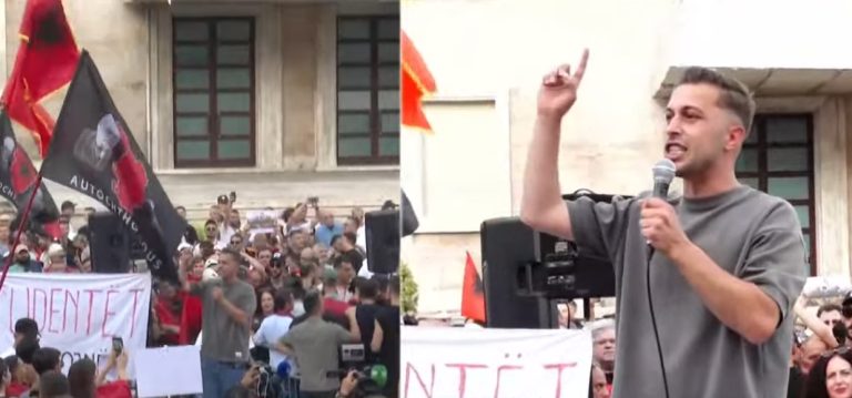“Kosova është me Shqipërinë”, protestuesi nga Prishtina mban fjalim para Kryeministrisë