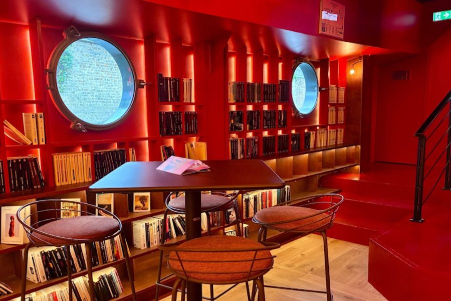 Hapet në Paris biblioteka lundruese me mbi 5,000 libra që mund të merren pa kthim pas