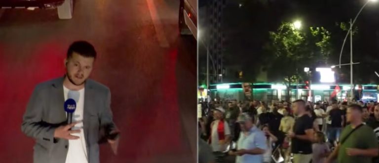 Tensione në protestë, gazetari tregon se cilave parti u përkisnin disa nga pjesëmarrësit