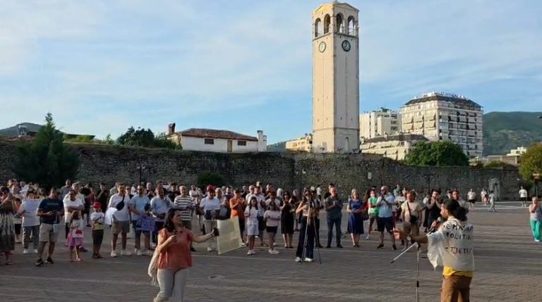 Zgjerohet protesta edhe në Elbasan, në thirrjet e qytetarëve brohoritet për të drejtat e tyre