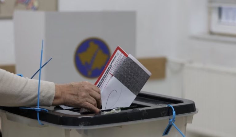 Kosova në zgjedhje, KQZ publikon shifrat: Mbi 2 milionë votues dhe 2,550 vendvotime