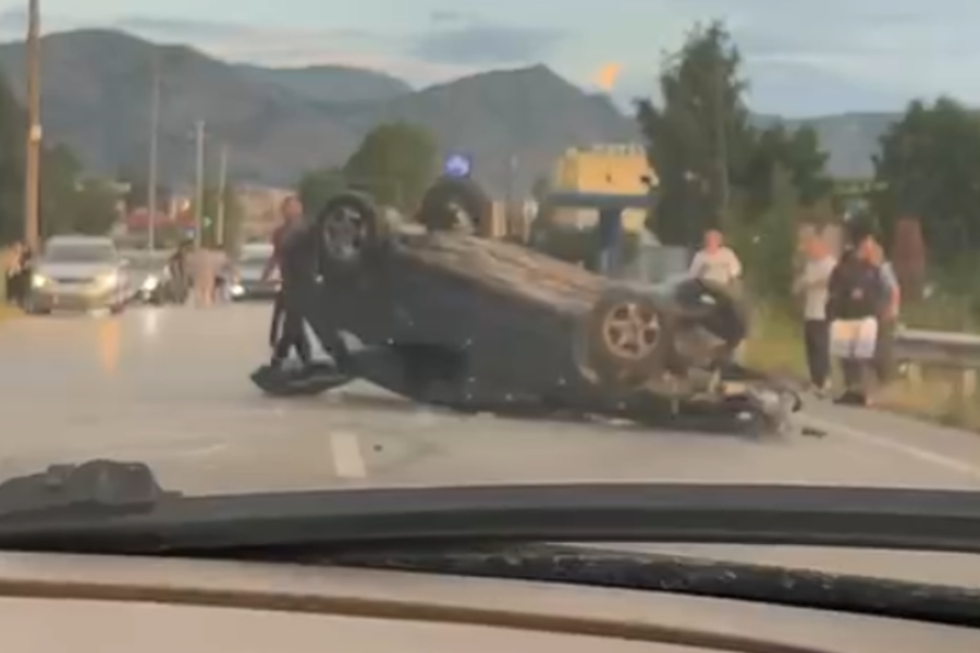 Aksident në aksin Korçë–Maliq, një i plagosur pas përmbysjes së një automjeti