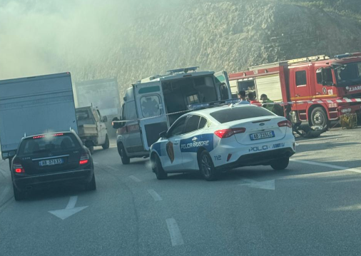 Aksident i rëndë në bypass-in e Kaninës, mjetet përfshihen nga flakët. Një viktimë dhe tre të plagosur (VIDEO)