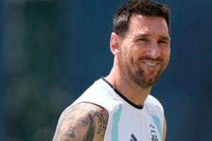 Ditëlindja e pestë në Kupën e Botës, Messi feston 39-vjetorin e lindjes me shokët e skuadrës së Argjentinës
