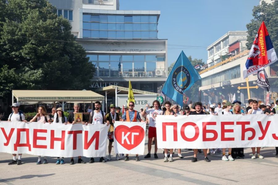 Serbët do të vazhdojnë protestat edhe pasi presidenti Vuçiç njoftoi se do të japë dorëheqjen