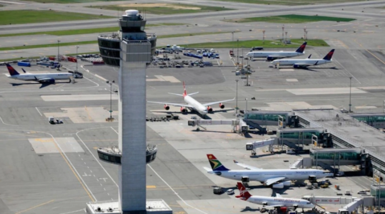 Incident në Nju Jork, piloti i një avioni raporton përplasje me një dron gjatë uljes në aeroport