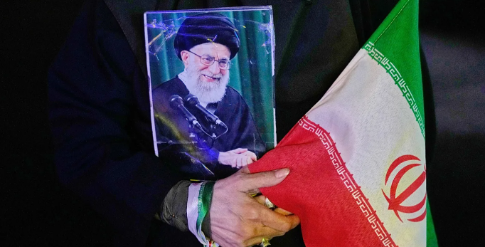 Irani përgatit ceremoninë më të madhe shtetërore mortore në histori për Ajatollah Ali Khamenein