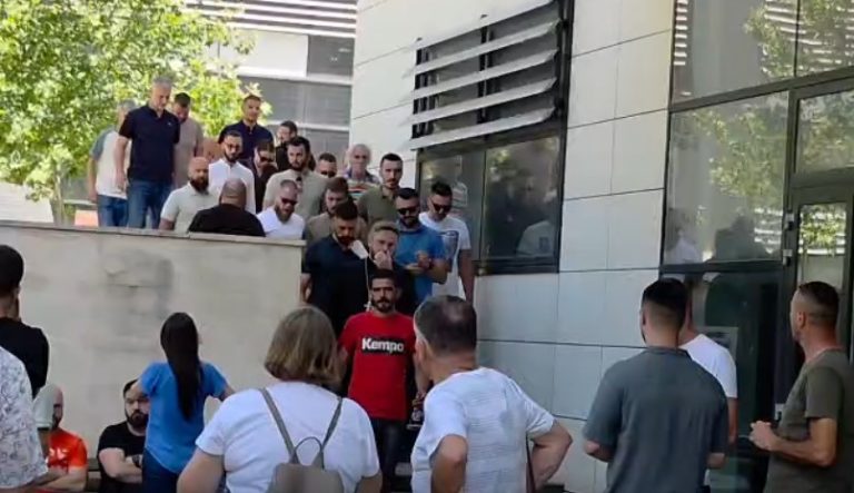 U arrestuan për provokimet gjatë Vidovdanit, shtyhet më 1 korrik seanca ndaj 36 serbëve