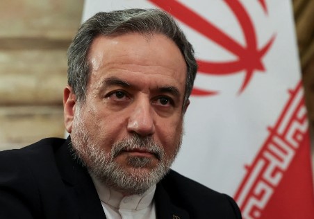 Tensione në Hormuz, Irani paralajmëron forcat e huaja të largohen pas kërcënimeve të SHBA-së për sulm