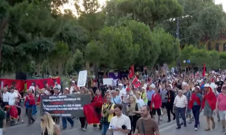 Dita e 30-të e protestës, qytetarët nisin marshimin drejt Kryeministrisë