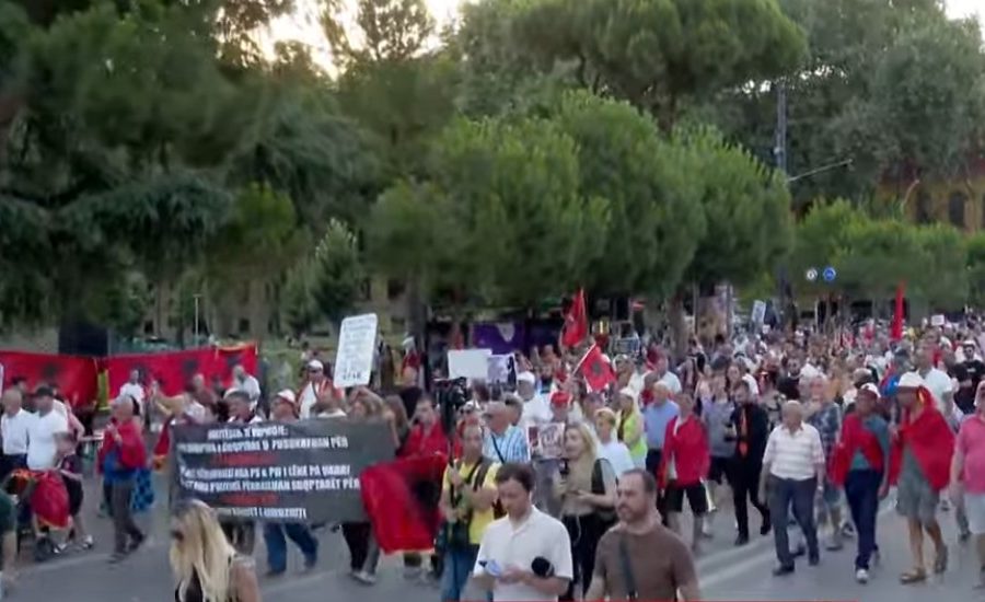 Dita e 30-të e protestës, qytetarët nisin marshimin drejt Kryeministrisë