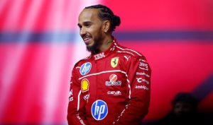 “Duhet të ketë një kufi për pasurinë”, piloti i Formula 1 Lewis Hamilton kritikohet pas deklaratave (VIDEO)